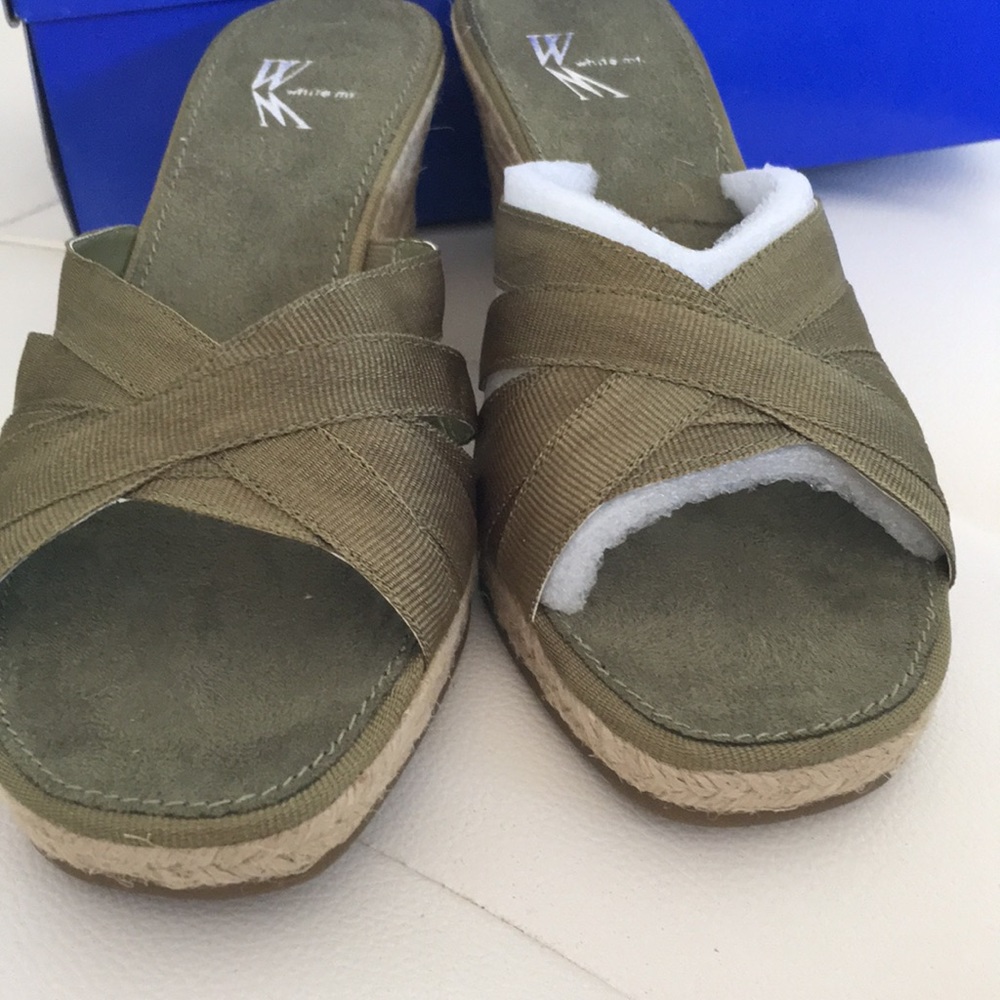 White mountain Olive green espadrilles heel 7